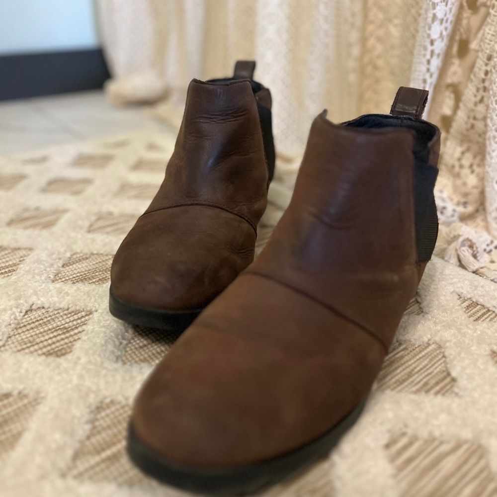 Sorel Emilie Chelsea Boots